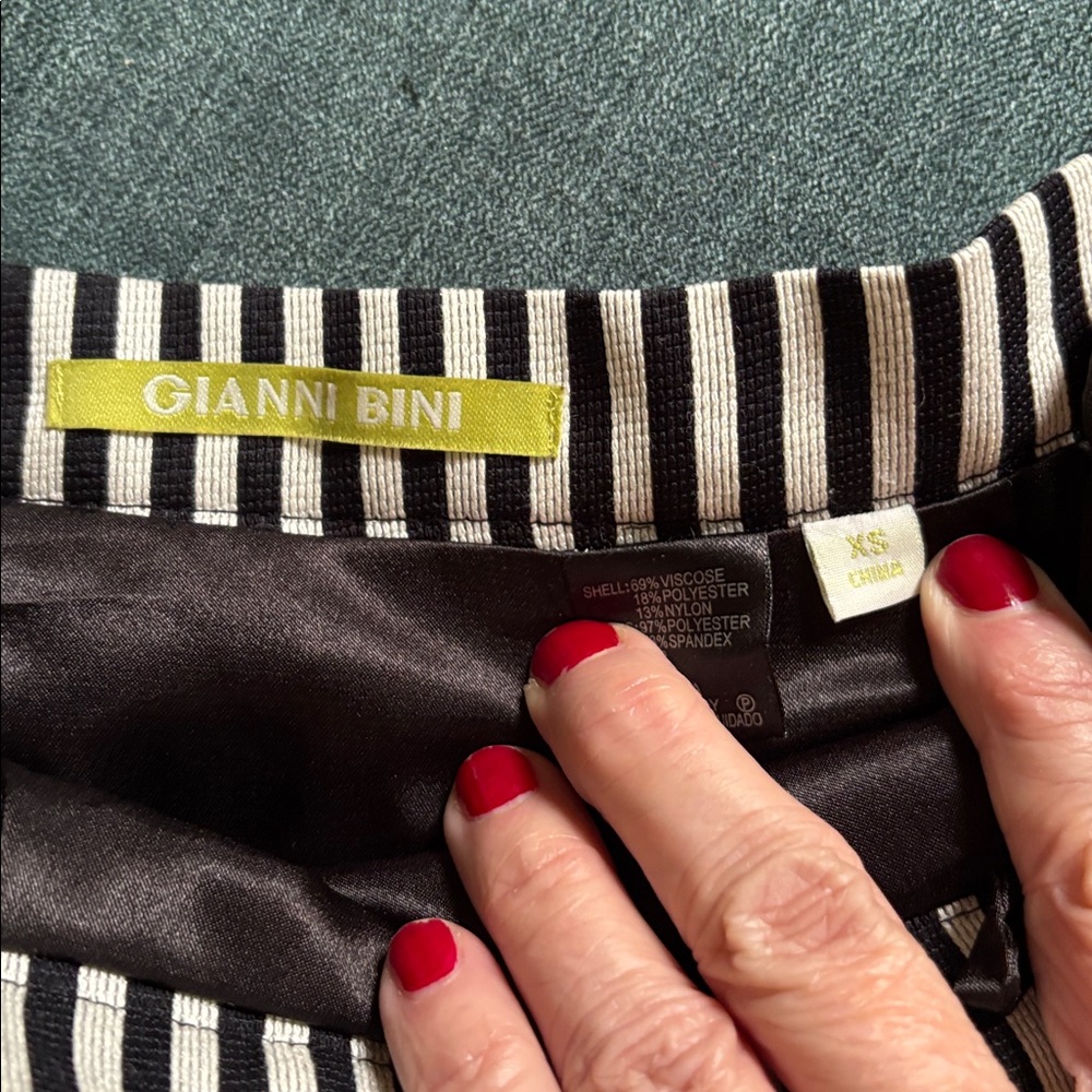 Gianni Bini Black and White Striped skirt - Picture 2 of 6